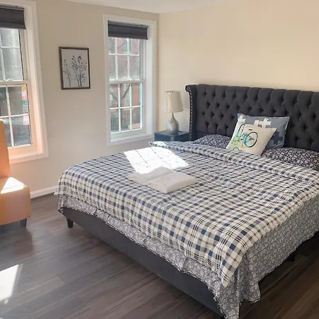 Sweet Bedroom Located Central Of Downtown